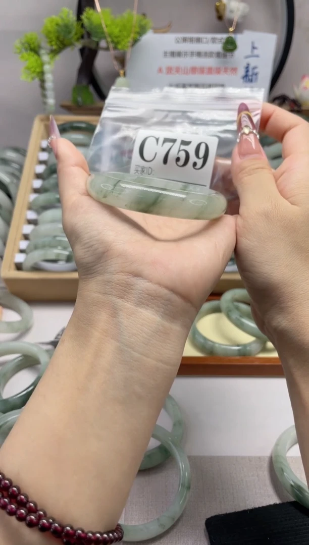 【闪购商品】石英质玉（天山翠）手镯未镶嵌c759
