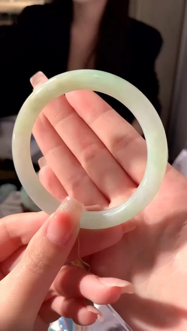 翡翠手镯未镶嵌手镯