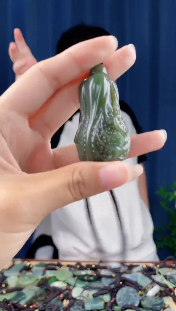 未镶嵌和田玉挂件拍一发一，多样性发货