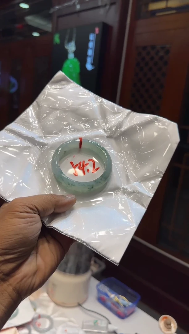 未镶嵌手镯翡翠手镯