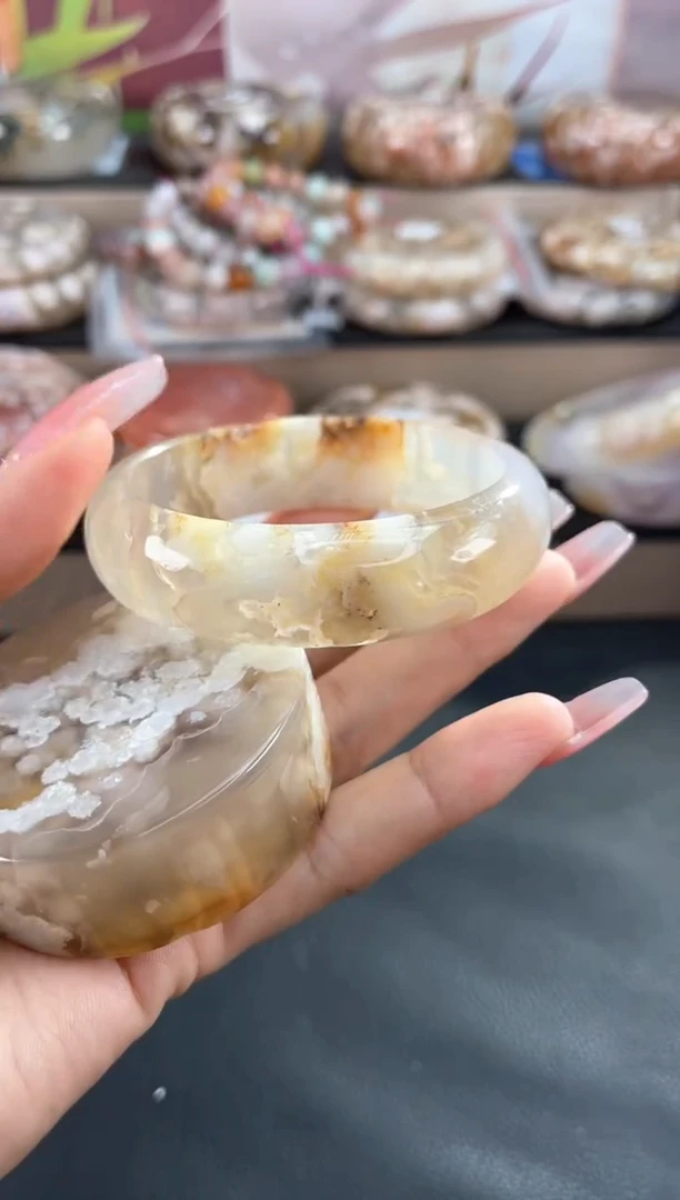 未镶嵌手镯石英质玉59