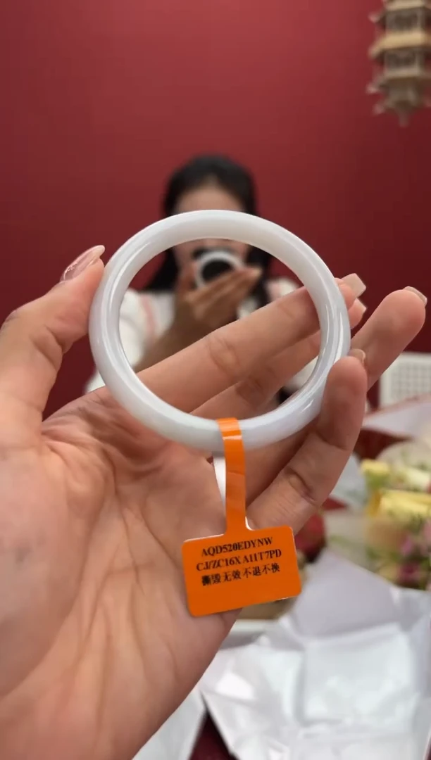 【闪购商品】翡翠手镯（圆镯）未镶嵌32手镯