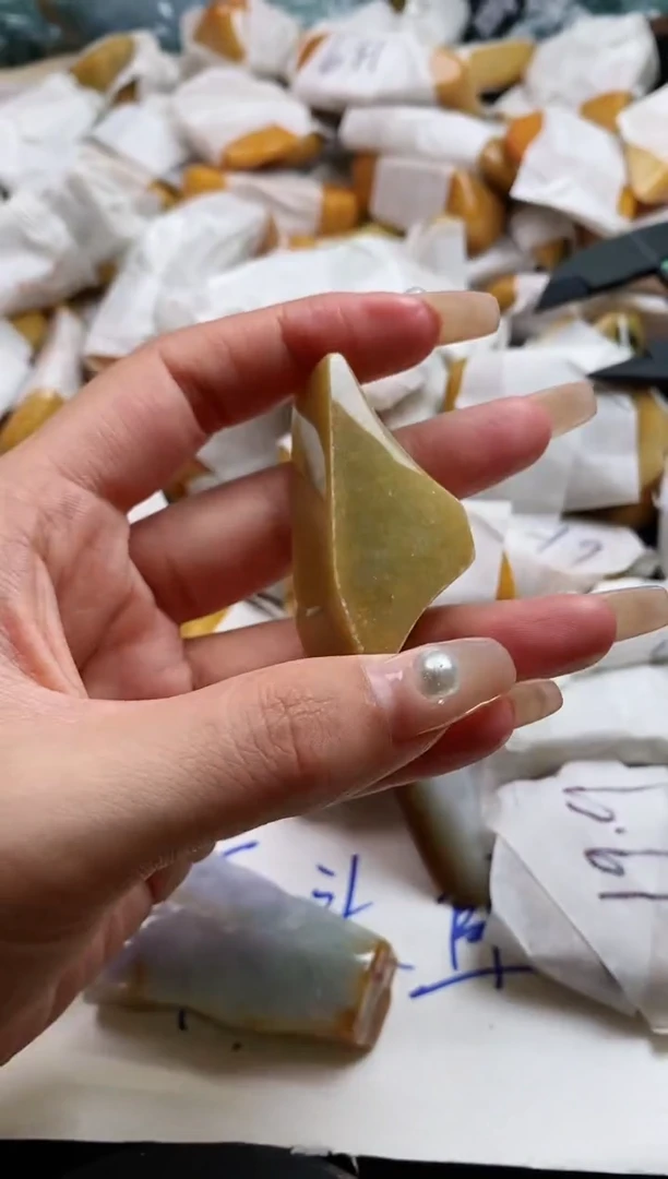 翡翠裸石翡翠挂件裸石