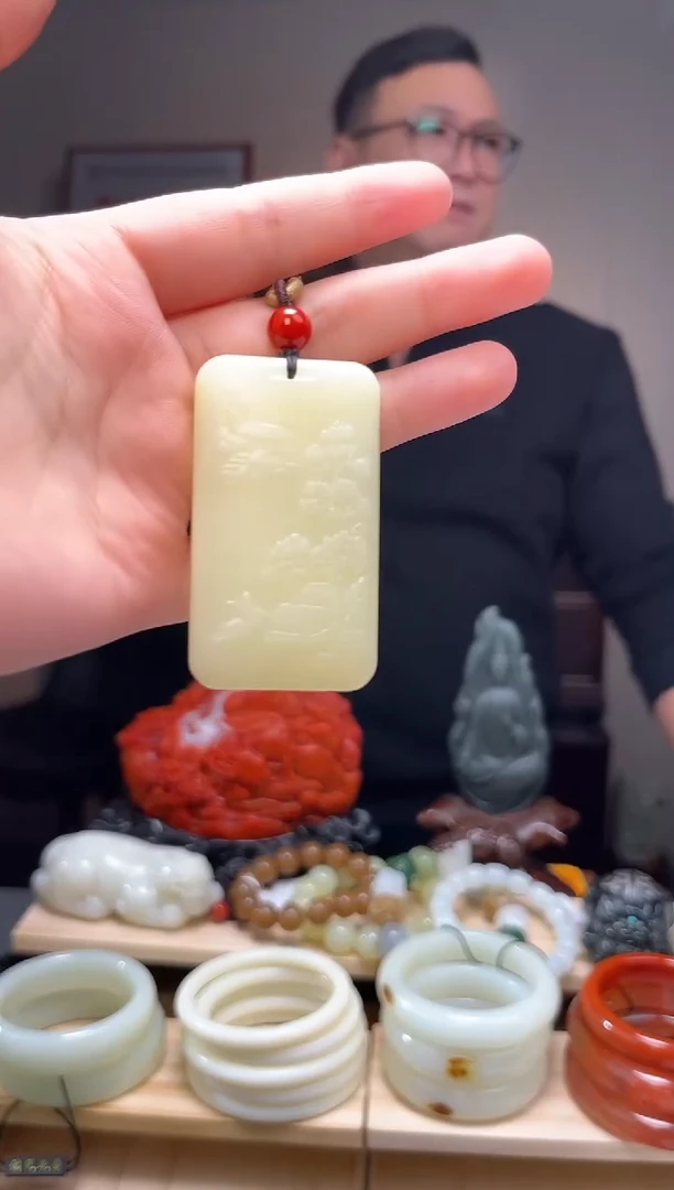 颈饰未镶嵌和田玉吊坠