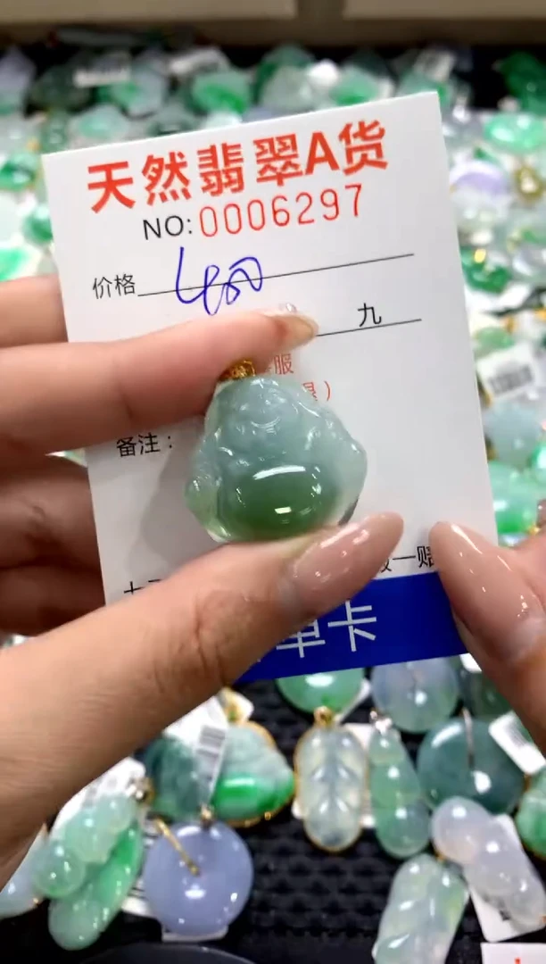 颈饰18K金镶嵌翡翠1111111111111111