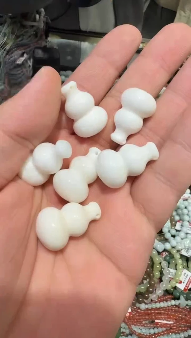 颈饰未镶嵌和田玉多样性发一