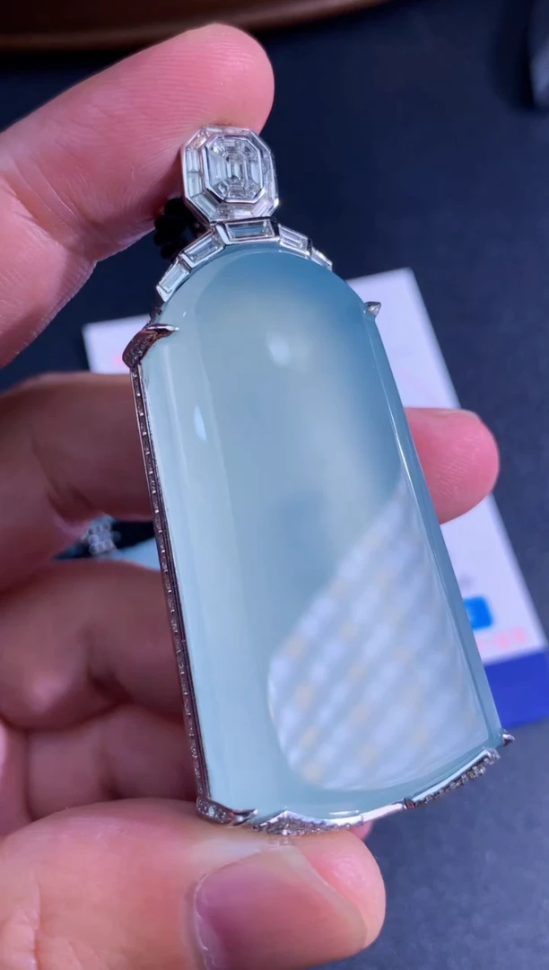 颈饰未镶嵌翡翠凌**南凌