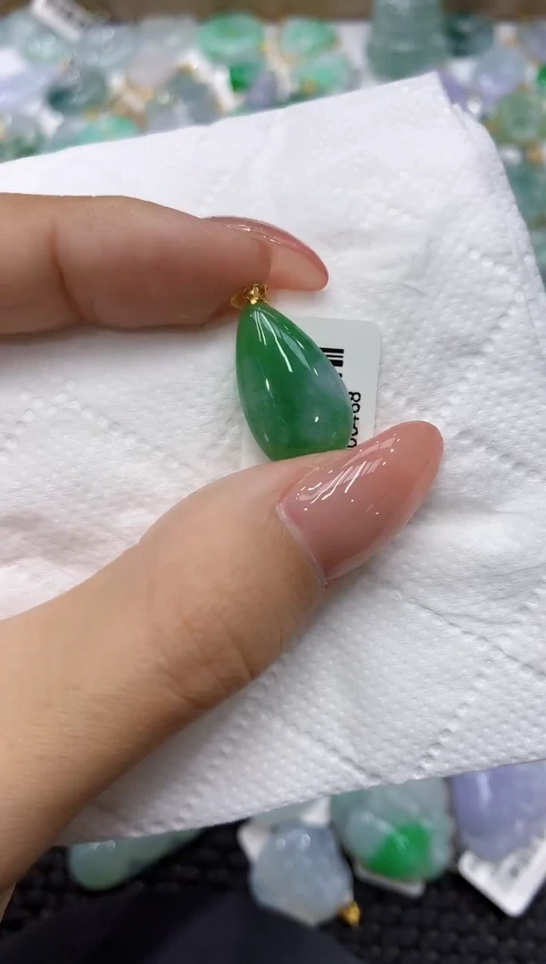 颈饰18K金镶嵌翡翠111111111111
