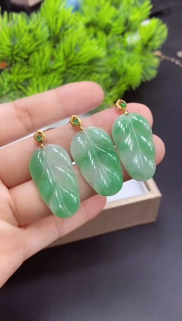 吊坠(不含链)18K金镶嵌翡翠叶子多样性发其一@@CMT