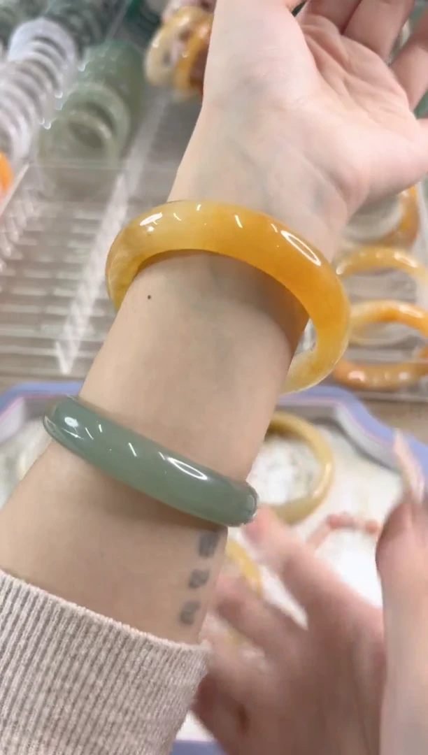 未镶嵌手镯石英质玉162-59HU