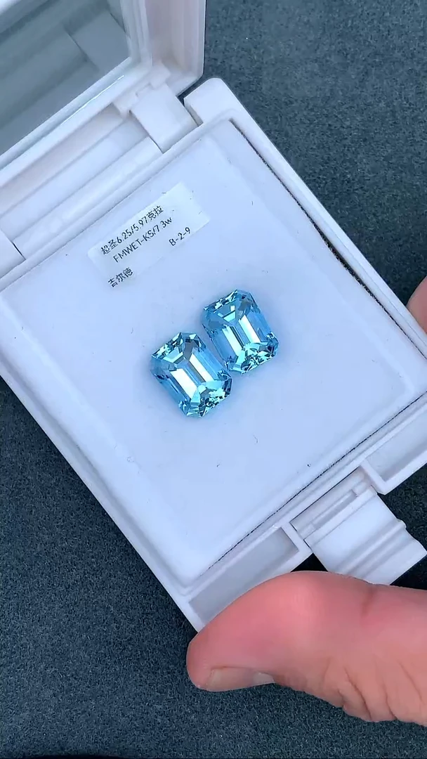 绿柱石裸石12克拉