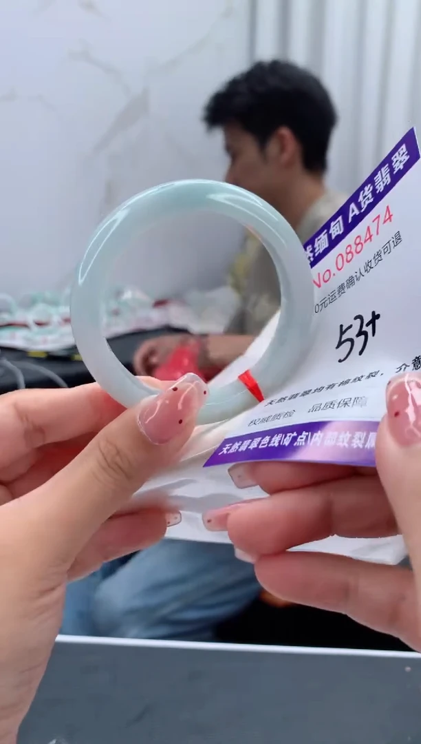 未镶嵌手镯翡翠有纹，完美者勿拍