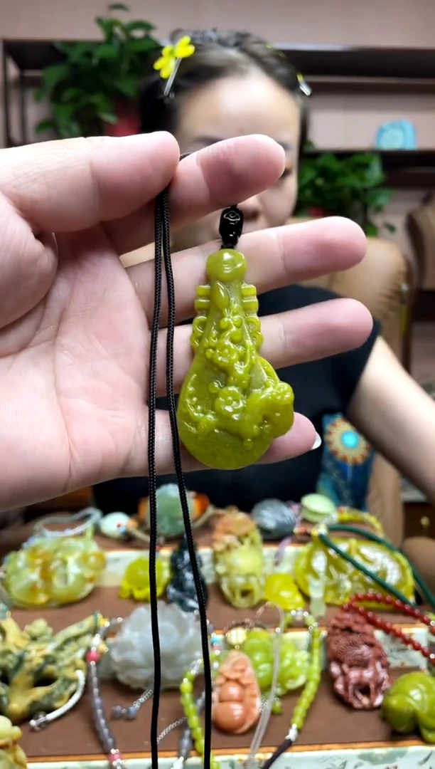 未镶嵌岫玉吊坠·1