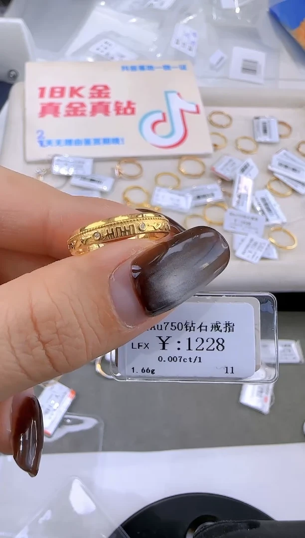 【闪购商品】钻石戒指/指环18K金镶嵌110600