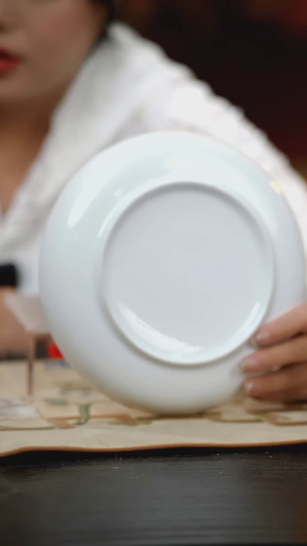 2个微瑕白胎8英寸电商饭盘（无底款）