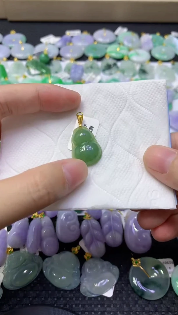 颈饰未镶嵌翡翠天然缅甸翡翠A货