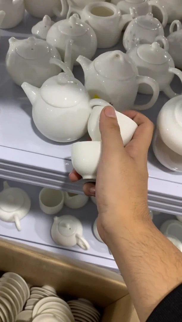 茶壶、盖碗、主人杯、客杯（轻轻微瑕介意勿拍）