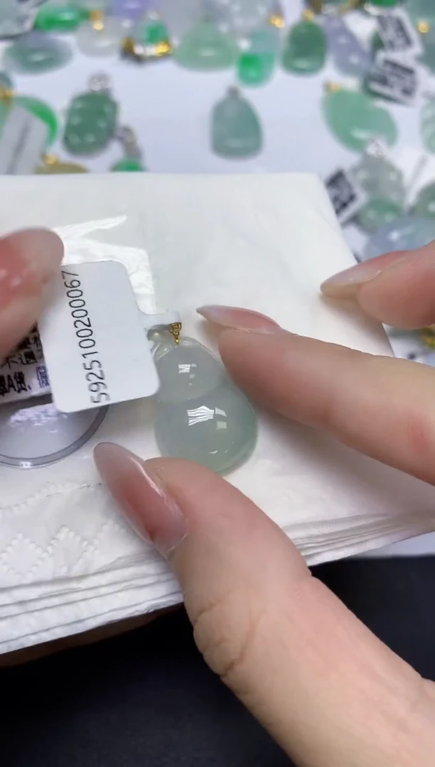 颈饰18K金镶嵌翡翠天然缅甸翡翠A货百元以上9元证书费自理