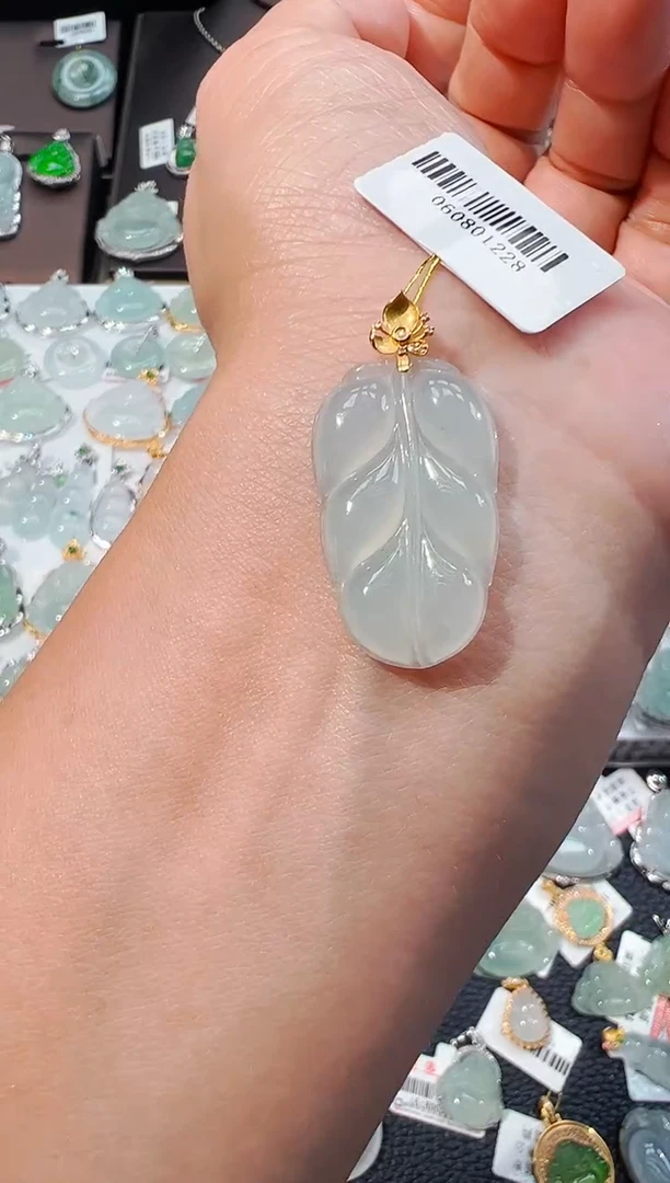 吊坠(不含链)18K金镶嵌翡翠叶子吊坠