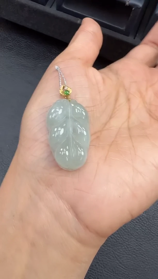 【闪购商品】翡翠颈饰18K金镶嵌翡翠树叶