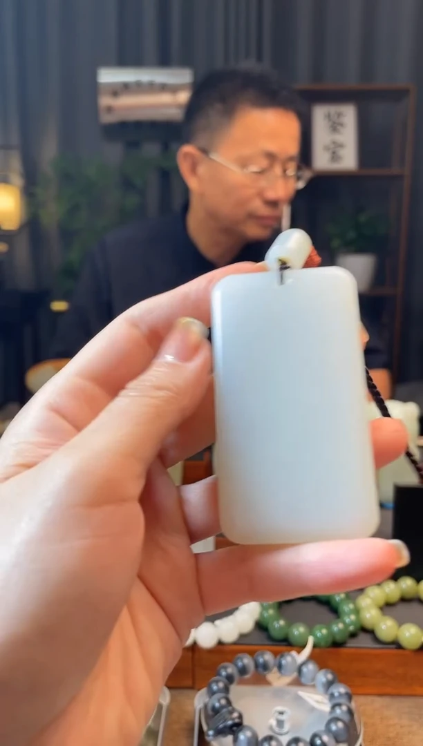 和田玉未镶嵌吊坠(不含链)牌子