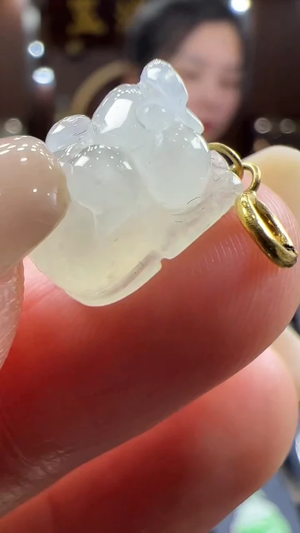 【闪购商品】翡翠挂件18K金镶嵌猪猪小滴溜