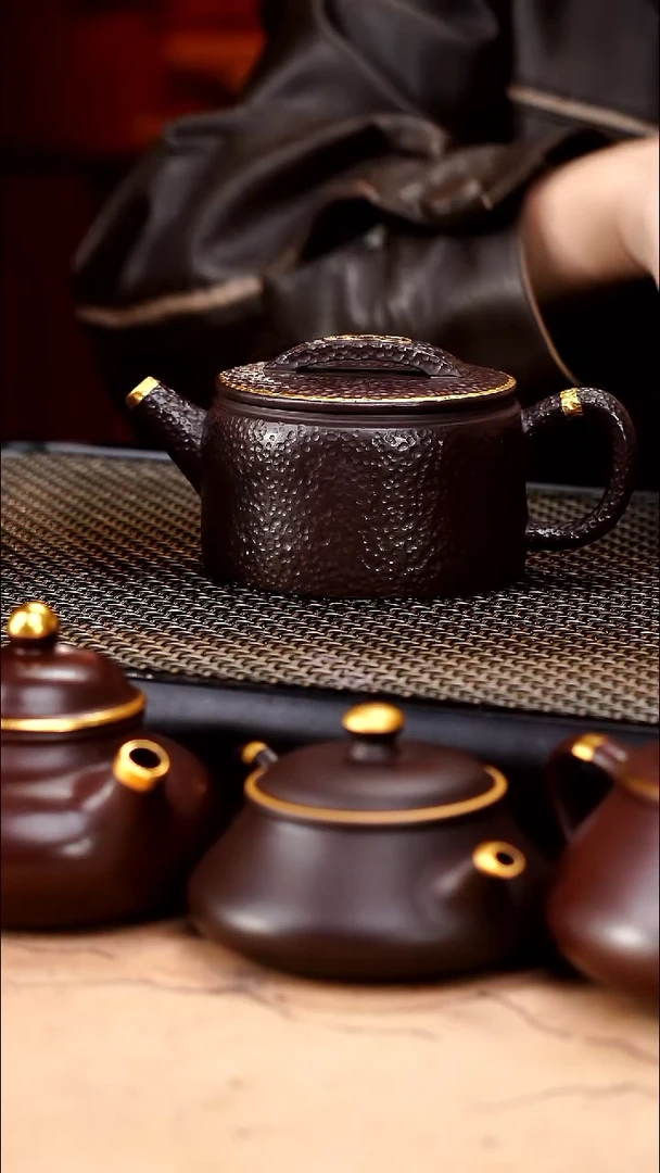 茶壶紫砂四号井茄皮紫泥描金锤纹汉瓦180cc