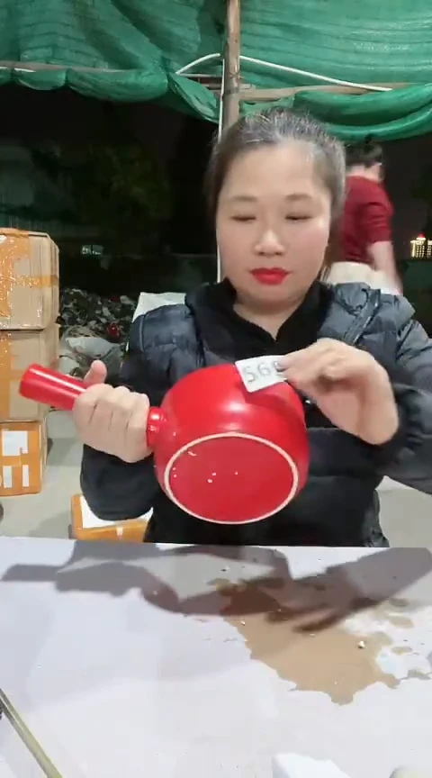 陶5667大瑕疵红色奶锅