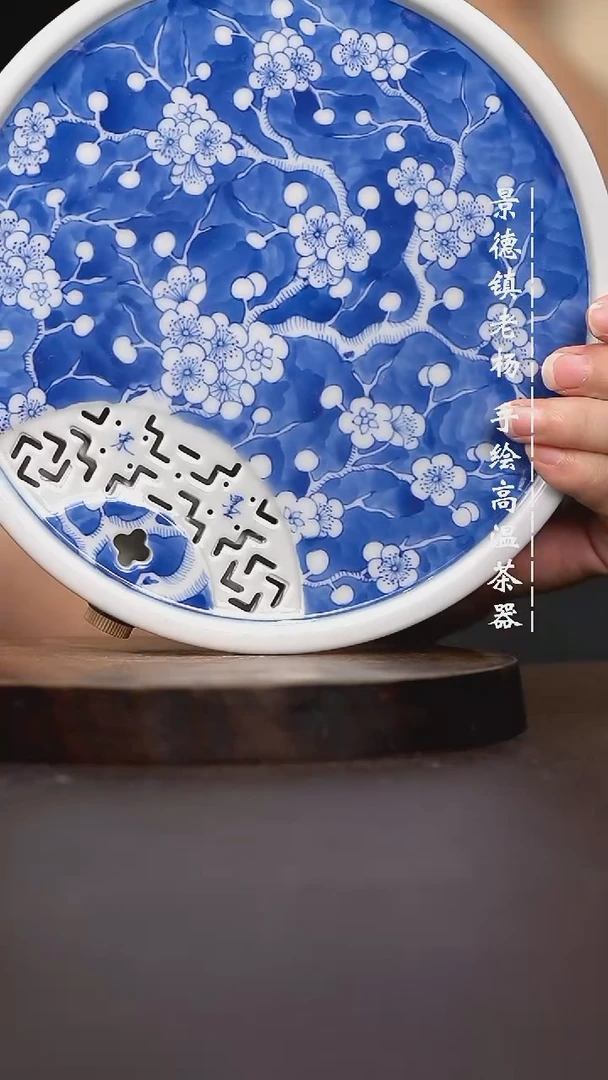 现代手绘茶具瑕不掩瑜