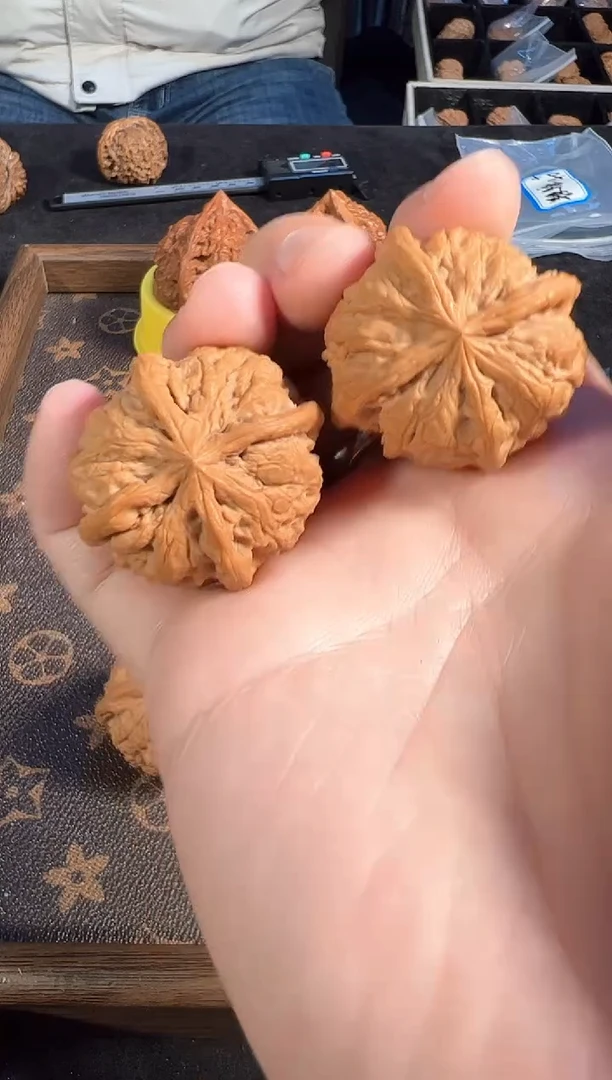 把件核桃37尺36尺全品雨花石四棱