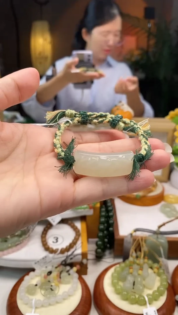 吊坠(赠链)未镶嵌和田玉手绳手牌直发