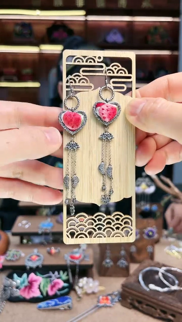 【闪购商品】织绣1690黔东南苗族刺绣