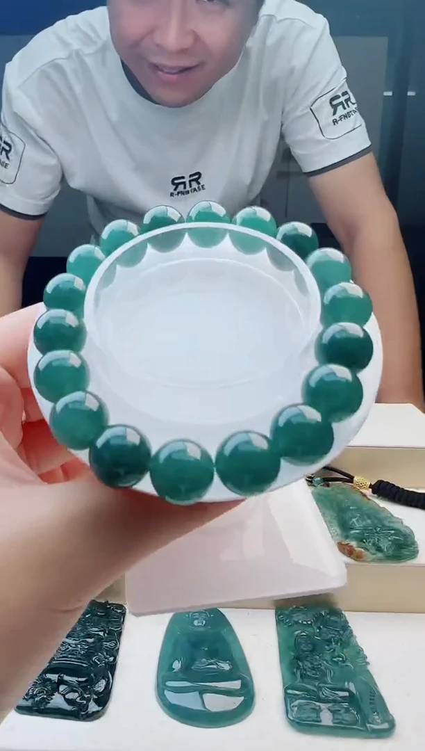 颈饰未镶嵌翡翠多样性发其中一