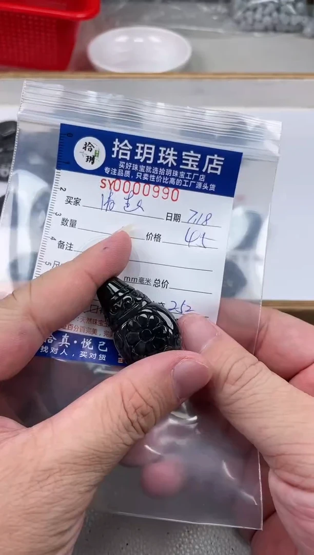 翡翠散珠清****8仿古乌鸡雕刻件990
