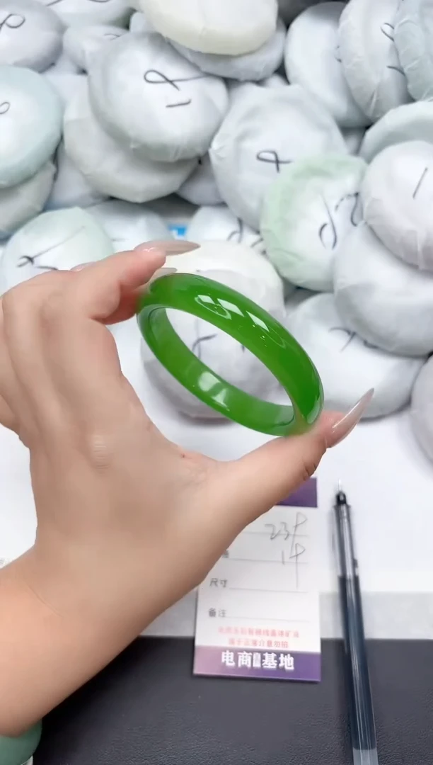 未镶嵌手镯石英质玉239-64.3