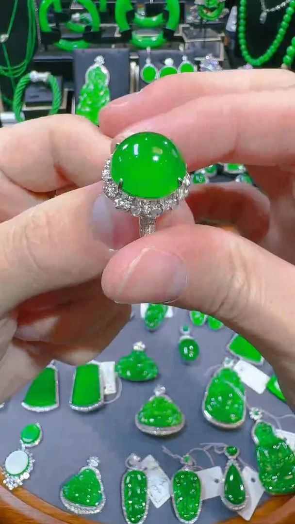 【闪购商品】翡翠戒指18K金镶嵌天然A货翡翠