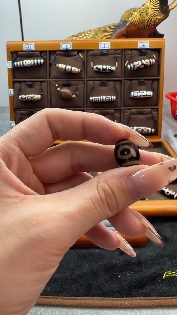 玛瑙/玉髓（覆膜）颈饰未镶嵌26微瑕随机发货