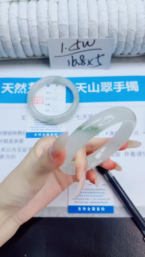 未镶嵌手镯石英质玉75/61.