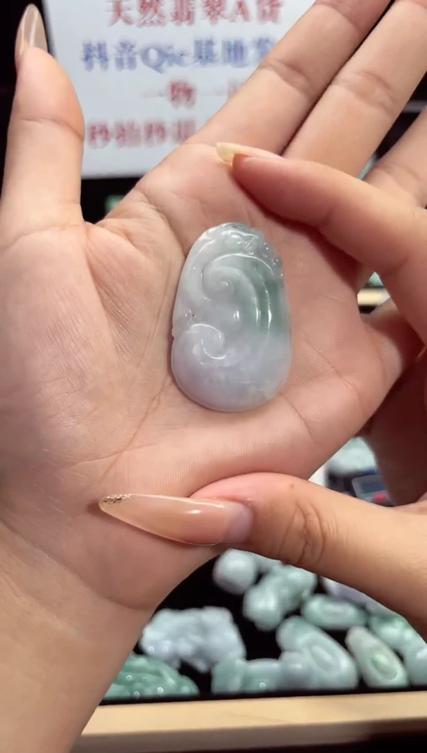 颈饰未镶嵌翡翠翡翠A货吊坠