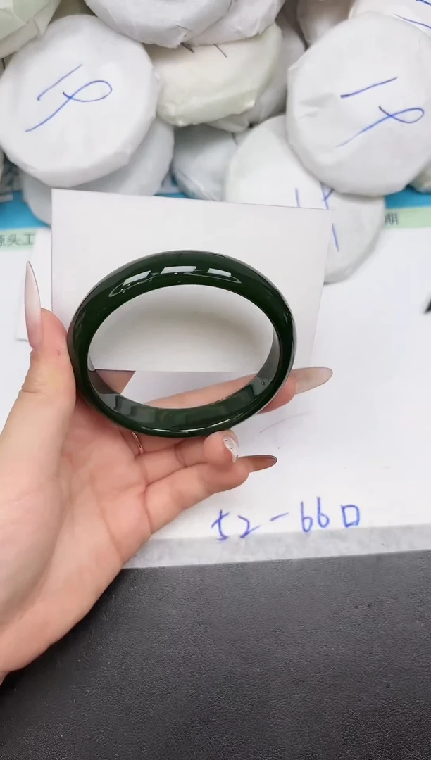 未镶嵌手镯石英质玉A146/63.6