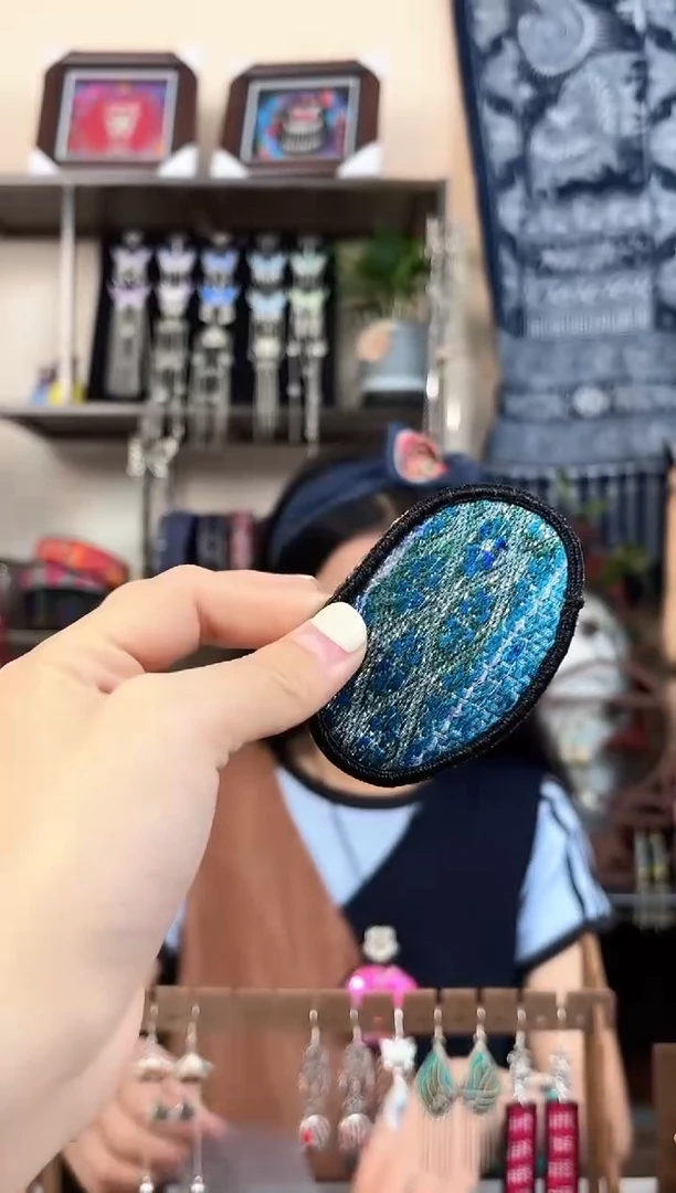 织绣民族风非遗老绣饰品076