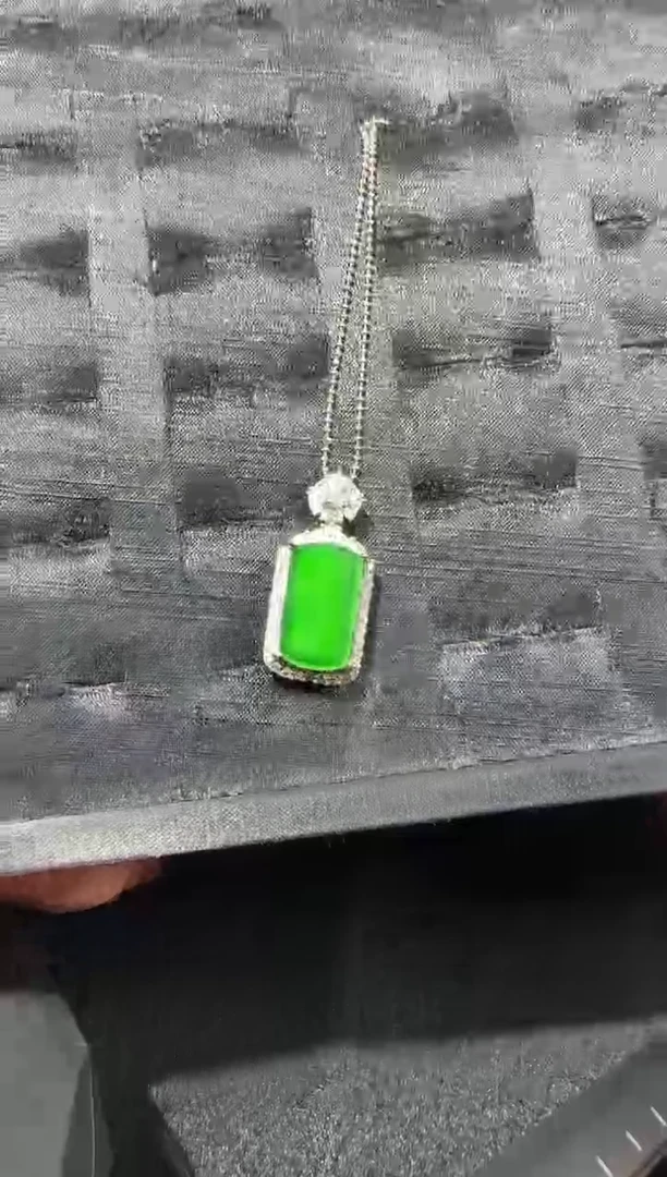 【闪购商品】翡翠吊坠(赠链)未镶嵌8985多样性发货拍一发一