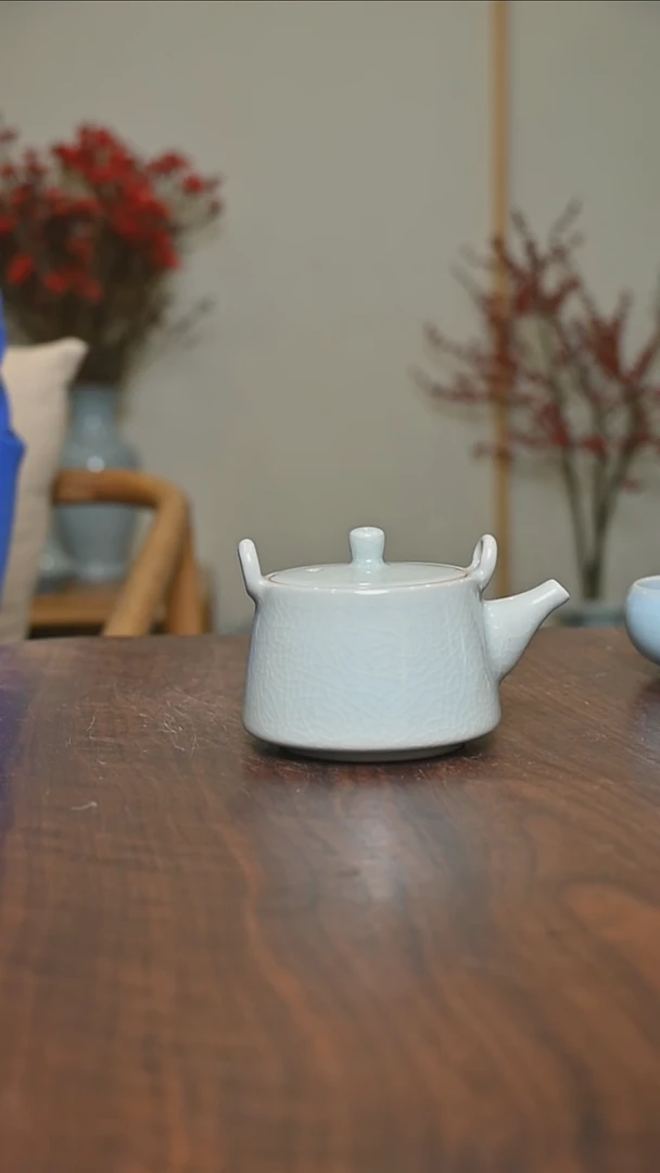 【闪购商品】其他井栏提梁壶 微瑕粉青釉 朱家款