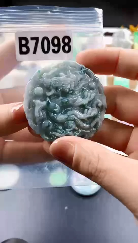 翡翠未镶嵌颈饰天然翡翠吊坠挂件