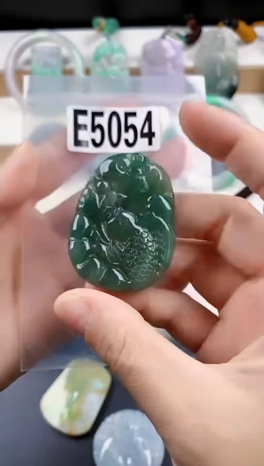 颈饰未镶嵌翡翠天然翡翠吊坠挂件