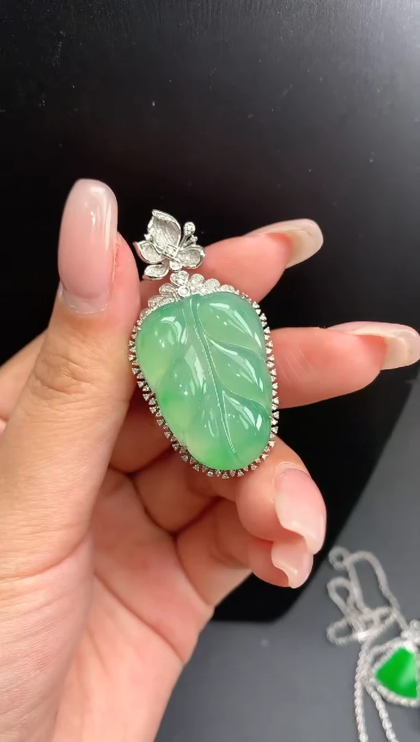 【闪购商品】翡翠颈饰18K金镶嵌叶子