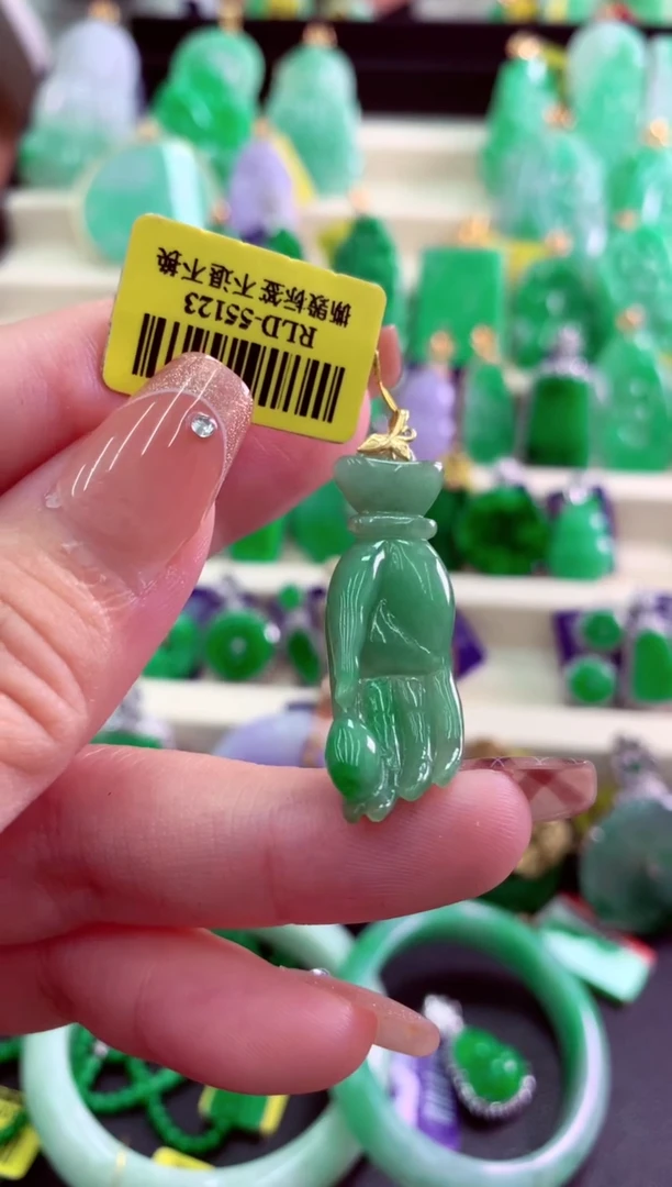 颈饰18K金镶嵌翡翠挂件