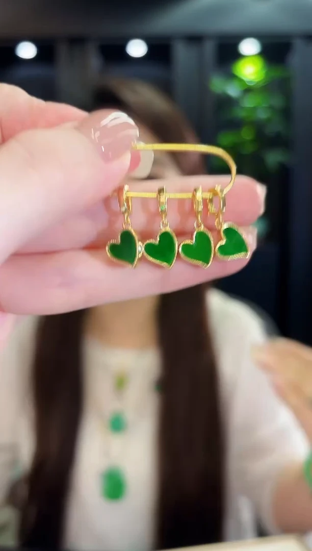 颈饰18K金镶嵌翡翠缅料A货/多样性发货/一件