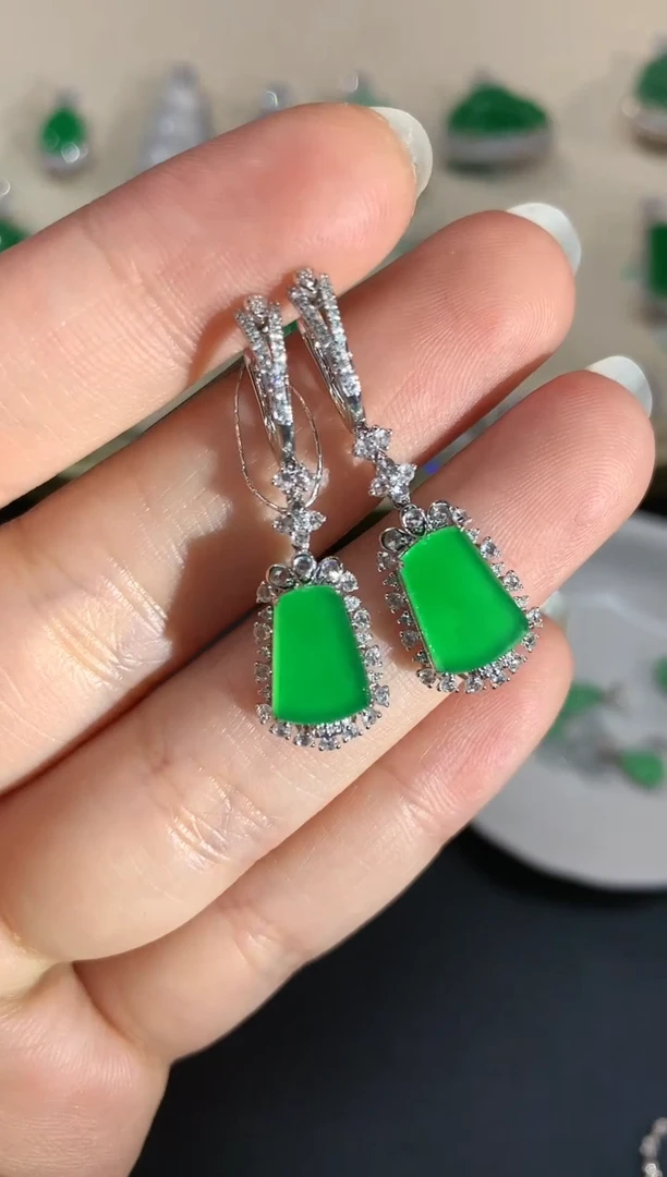 【闪购商品】翡翠耳饰18K金镶嵌A08|16800