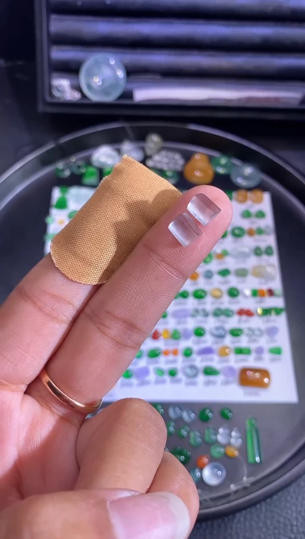 未镶嵌挂件翡翠切割